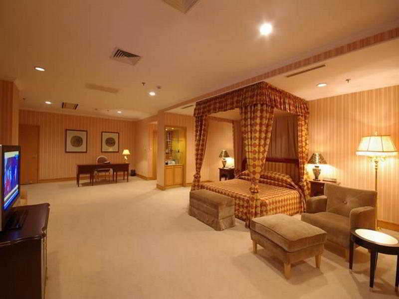 Landison Plaza International Hotel Zhenjiang  Exterior photo