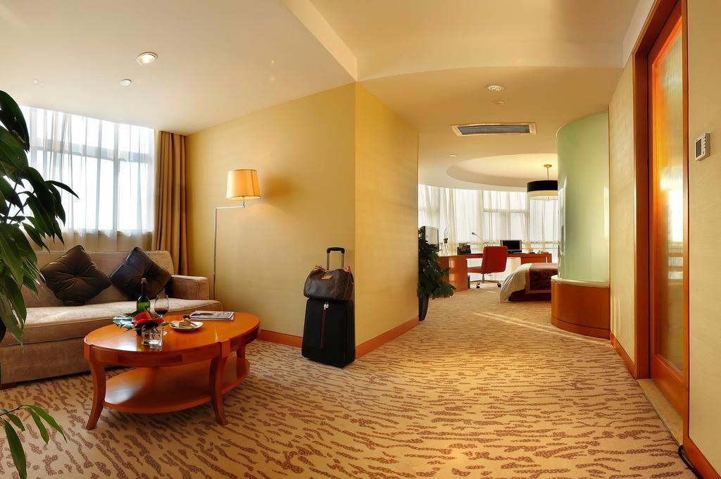 Landison Plaza International Hotel Zhenjiang  Exterior photo
