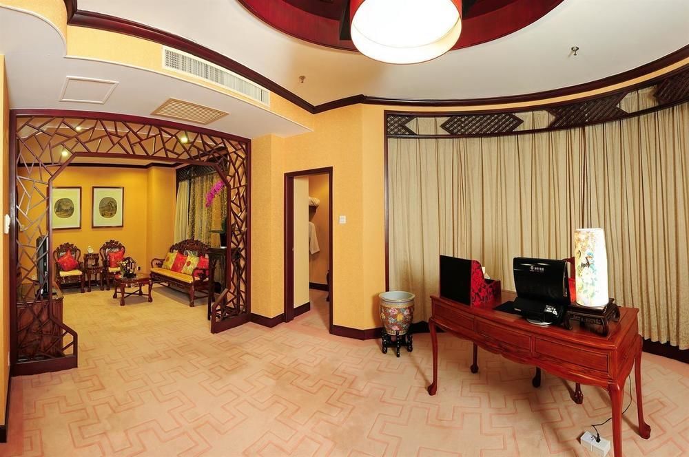 Landison Plaza International Hotel Zhenjiang  Exterior photo