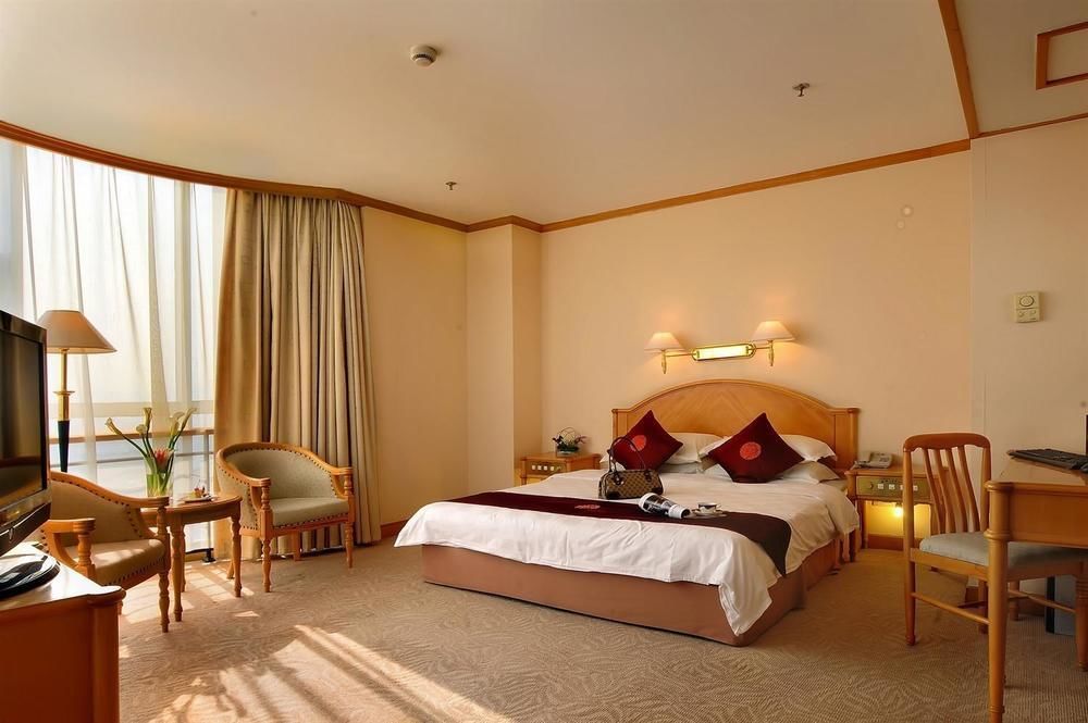 Landison Plaza International Hotel Zhenjiang  Exterior photo