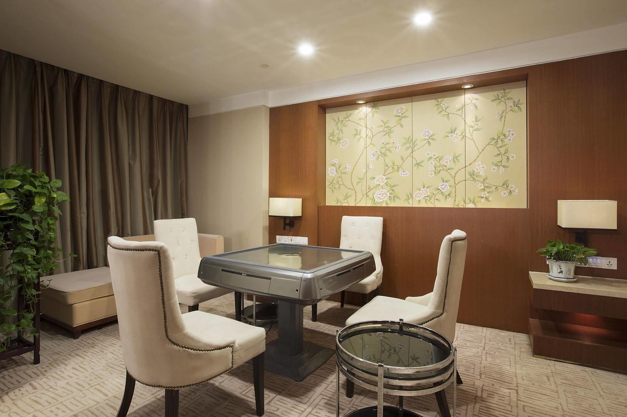 Landison Plaza International Hotel Zhenjiang  Exterior photo