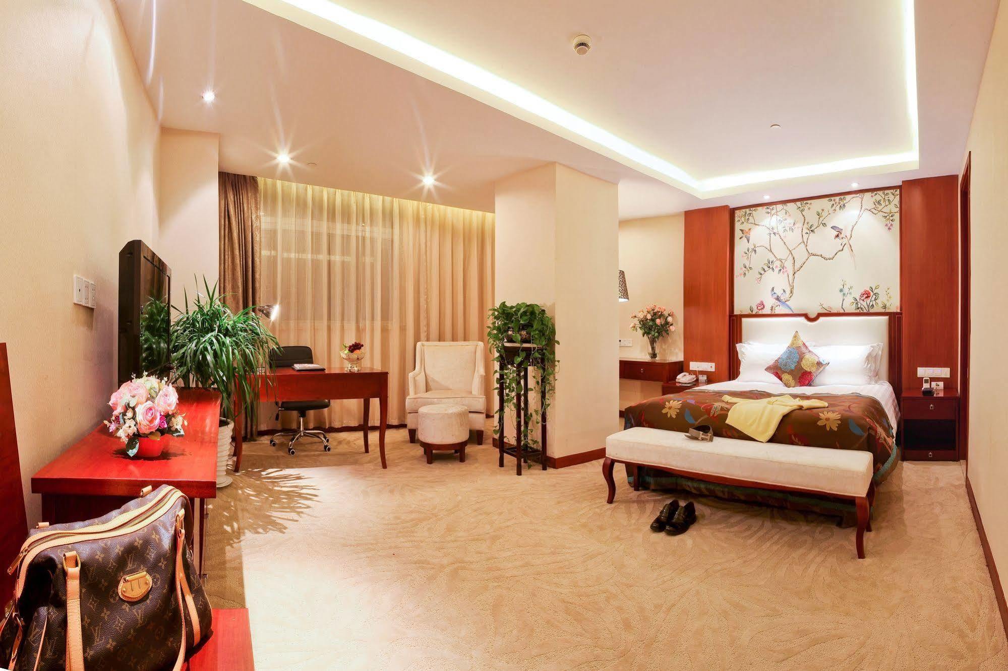 Landison Plaza International Hotel Zhenjiang  Exterior photo