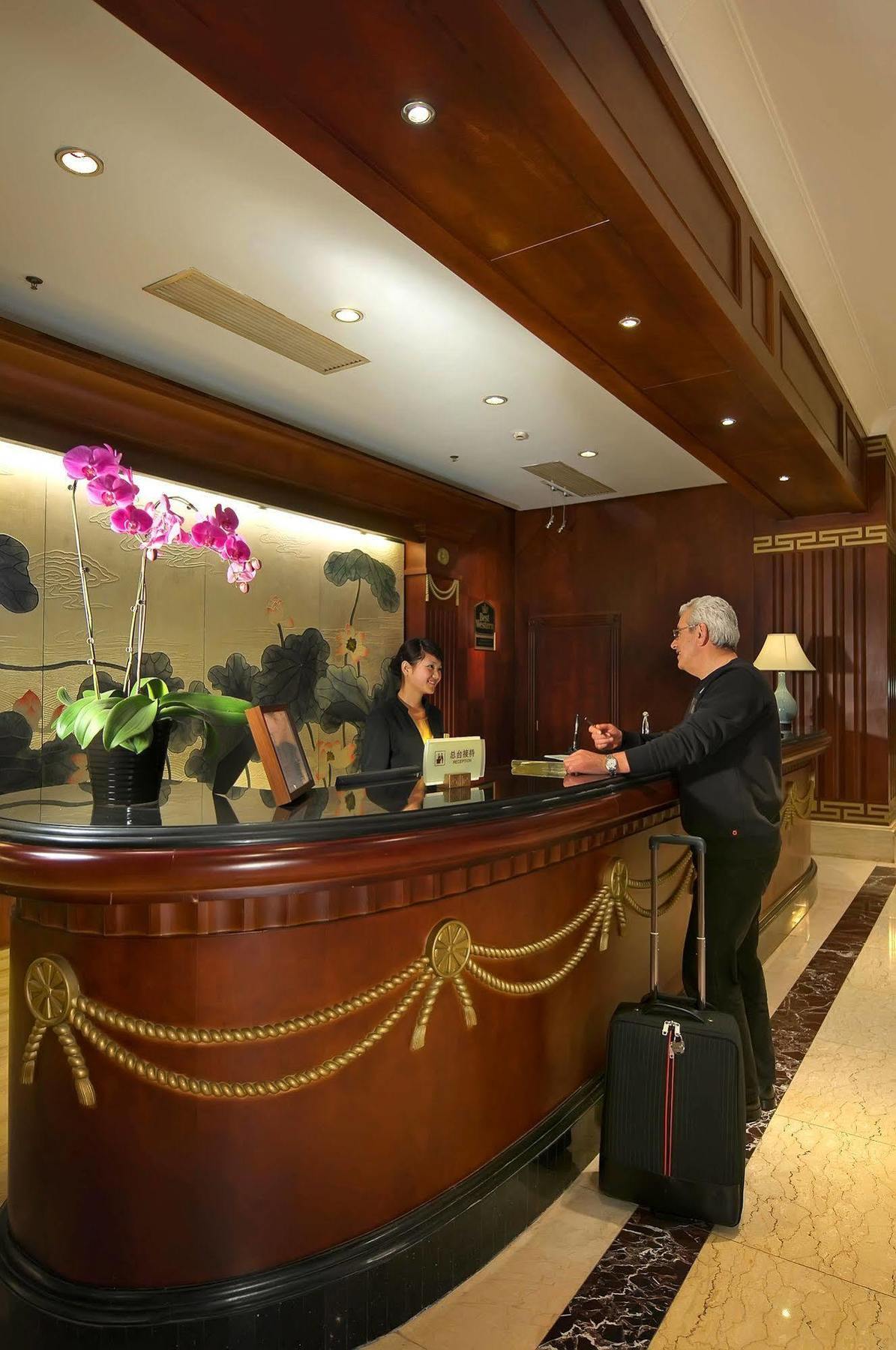 Landison Plaza International Hotel Zhenjiang  Exterior photo